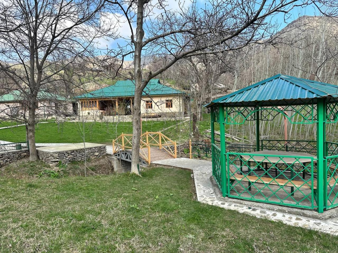 Hayat Guesthouse Nuratau Mountain Yukary-Ukhum Exterior photo