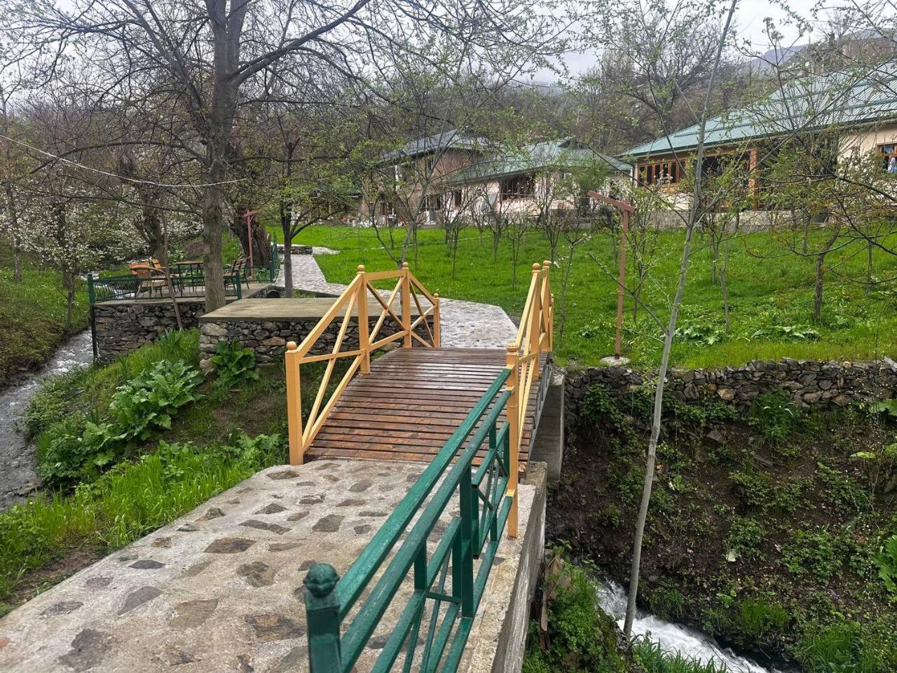 Hayat Guesthouse Nuratau Mountain Yukary-Ukhum Exterior photo