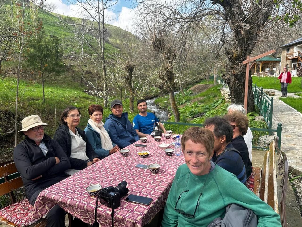 Hayat Guesthouse Nuratau Mountain Yukary-Ukhum Exterior photo